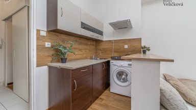 Prodej částečně zrekonstruovaného bytu 1+kk v Hradci Králové - Gočárova ulice