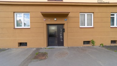 Prodej částečně zrekonstruovaného bytu 1+kk v Hradci Králové - Gočárova ulice