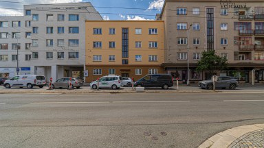 Prodej částečně zrekonstruovaného bytu 1+kk v Hradci Králové - Gočárova ulice