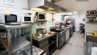 Pronájem vybavené restaurace se zahrádkou a tanečním sálem v Hradci Králové -Dům U Švagerků (329m2)