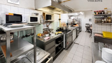Pronájem vybavené restaurace se zahrádkou a tanečním sálem v Hradci Králové -Dům U Švagerků (329m2)