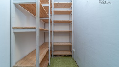 Prodej prostorného bytu 2+1 po částečné rekonstrukci v Hradci Králové - tř. Ed. Beneše