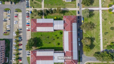Prodej  podkrovního bytu 3+kk s parkovacím stání v Milovicích (okr. Nymburk)