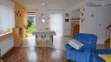 Prodej velmi pěkné novostavby rodinného domu 4+kk s garáží ve Vysoké nad Labem