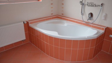 Prodej velmi pěkné novostavby rodinného domu 4+kk s garáží ve Vysoké nad Labem