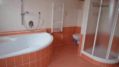 Prodej velmi pěkné novostavby rodinného domu 4+kk s garáží ve Vysoké nad Labem