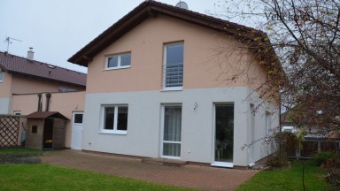 Prodej velmi pěkné novostavby rodinného domu 4+kk s garáží ve Vysoké nad Labem