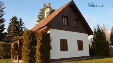 Prodej překrásné novostavby zděné chaty poblíž rybníka ve Velkém Vřešťově