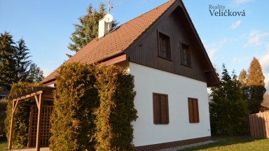 Prodej překrásné novostavby zděné chaty poblíž rybníka ve Velkém Vřešťově