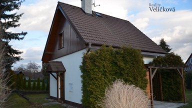 Prodej překrásné novostavby zděné chaty poblíž rybníka ve Velkém Vřešťově