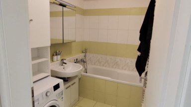 Pronájem pěkného bytu 2+kk v novostavbě s předzahrádkou a vlastním parkovacím stáním