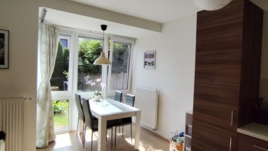 Pronájem pěkného bytu 2+kk v novostavbě s předzahrádkou a vlastním parkovacím stáním