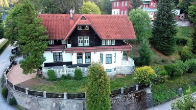 Prodej okouzlující vily  přímo na Horní Promenádě v centru Janských Lázní 