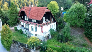 Prodej okouzlující vily  přímo na Horní Promenádě v centru Janských Lázní 