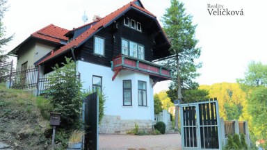 Prodej okouzlující vily  přímo na Horní Promenádě v centru Janských Lázní 