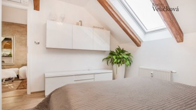 Nabízíme k prodeji nádherný mezonetový byt 3+kk v centru města Hradce Králové