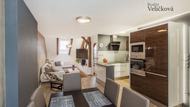 Nabízíme k prodeji nádherný mezonetový byt 3+kk v centru města Hradce Králové