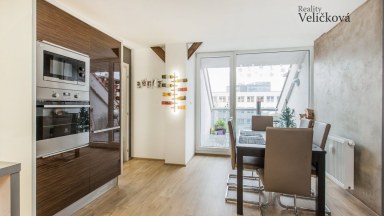 Nabízíme k prodeji nádherný mezonetový byt 3+kk v centru města Hradce Králové