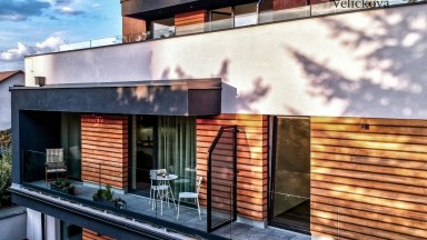 Prodej luxusního bytu s velkou terasou a klimatizací 3+kk v Hradci Králové ulice Rubešova