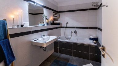 Prodej luxusního bytu s velkou terasou a klimatizací 3+kk v Hradci Králové ulice Rubešova