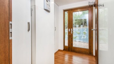 Prodej pěkných rodinného domu s výhledem na hory ve Starých Bukách (okr. Trutnov) 