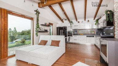 Prodej pěkných rodinného domu s výhledem na hory ve Starých Bukách (okr. Trutnov) 