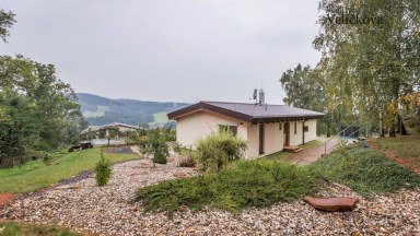 Prodej pěkných rodinného domu s výhledem na hory ve Starých Bukách (okr. Trutnov) 