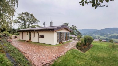 Prodej pěkných rodinného domu s výhledem na hory ve Starých Bukách (okr. Trutnov) 