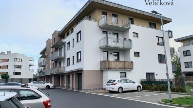 Pronájem krásného vybaveného bytu 2+kk v novostavbě v Hradci Králové - Malšovicích