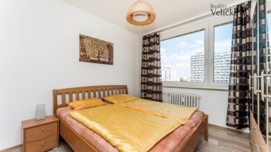 Nabízíme prodej krásného bytu po rekonstrukci 3+1 o výměře 96 m2 v Hradci Králové- Benešova tř.