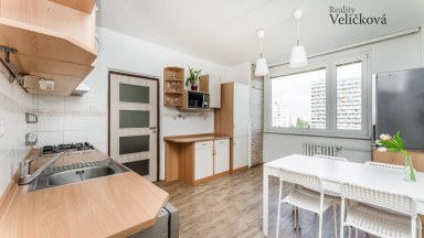 Nabízíme prodej krásného bytu po rekonstrukci 3+1 o výměře 96 m2 v Hradci Králové- Benešova tř.