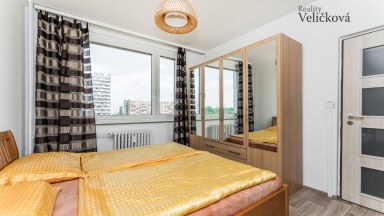 Nabízíme prodej krásného bytu po rekonstrukci 3+1 o výměře 96 m2 v Hradci Králové- Benešova tř.