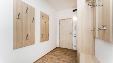 Nabízíme prodej krásného bytu po rekonstrukci 3+1 o výměře 96 m2 v Hradci Králové- Benešova tř.