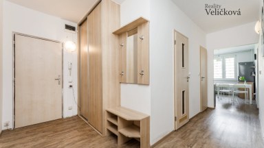 Nabízíme prodej krásného bytu po rekonstrukci 3+1 o výměře 96 m2 v Hradci Králové- Benešova tř.