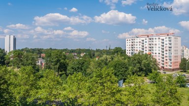 Nabízíme prodej krásného bytu po rekonstrukci 3+1 o výměře 96 m2 v Hradci Králové- Benešova tř.