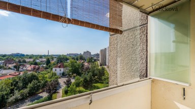 Nabízíme prodej krásného bytu po rekonstrukci 3+1 o výměře 96 m2 v Hradci Králové- Benešova tř.