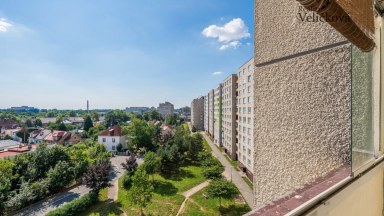 Nabízíme prodej krásného bytu po rekonstrukci 3+1 o výměře 96 m2 v Hradci Králové- Benešova tř.