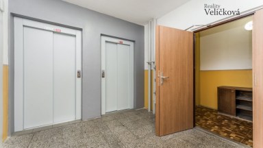 Nabízíme prodej krásného bytu po rekonstrukci 3+1 o výměře 96 m2 v Hradci Králové- Benešova tř.