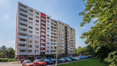 Nabízíme prodej krásného bytu po rekonstrukci 3+1 o výměře 96 m2 v Hradci Králové- Benešova tř.