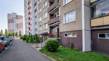 Nabízíme prodej krásného bytu po rekonstrukci 3+1 o výměře 96 m2 v Hradci Králové- Benešova tř.