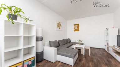 Nabízíme prodej krásného bytu po rekonstrukci 3+1 o výměře 96 m2 v Hradci Králové- Benešova tř.