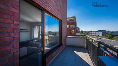 Nabízíme krásný vybavený byt 3+kk v novostavbě s garáž. stáním v Dolních Měcholupech (Praha 10)