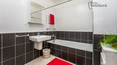 Nabízíme krásný vybavený byt 3+kk v novostavbě s garáž. stáním v Dolních Měcholupech (Praha 10)