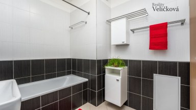 Nabízíme krásný vybavený byt 3+kk v novostavbě s garáž. stáním v Dolních Měcholupech (Praha 10)
