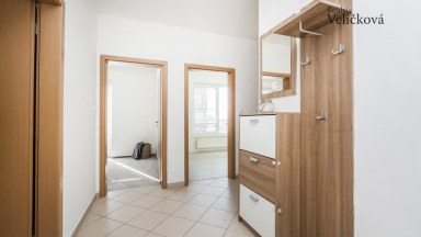 Nabízíme krásný vybavený byt 3+kk v novostavbě s garáž. stáním v Dolních Měcholupech (Praha 10)