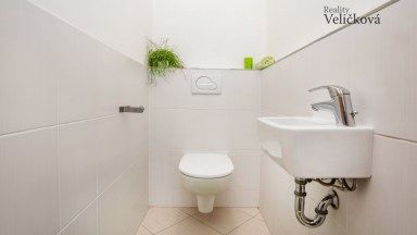 Nabízíme krásný vybavený byt 3+kk v novostavbě s garáž. stáním v Dolních Měcholupech (Praha 10)