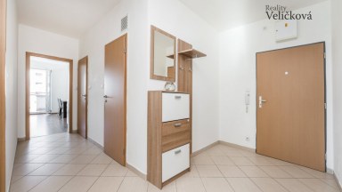 Nabízíme krásný vybavený byt 3+kk v novostavbě s garáž. stáním v Dolních Měcholupech (Praha 10)