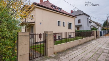 Prodej krásného rekonstruovaného rodinného domu v Hradci Králové v blízkosti centra