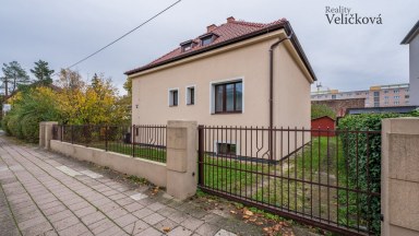 Prodej krásného rekonstruovaného rodinného domu v Hradci Králové v blízkosti centra