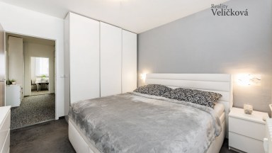 Prodej krásného bytu 3+1 s balkonem a klimatizací v Hradci Králové- Moravské Předměstí